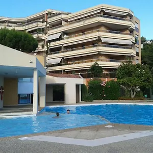 Appartamento Meublé Avec Piscine Ouest Quartier Fabron, Nizza